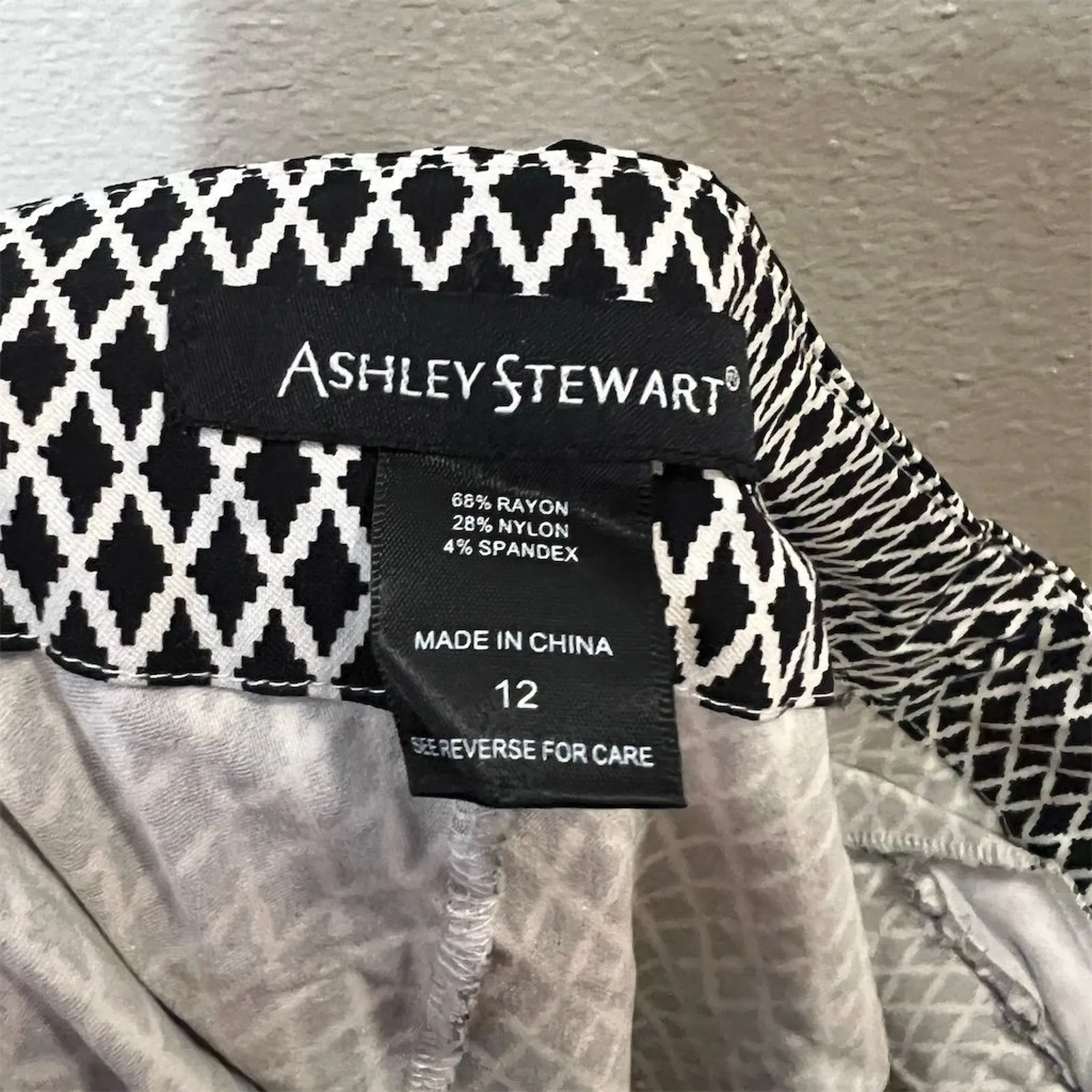 Ashley Stewart Geometric Dress Pants Size 12 White Black Preppy Pull On Cropped - Image 6