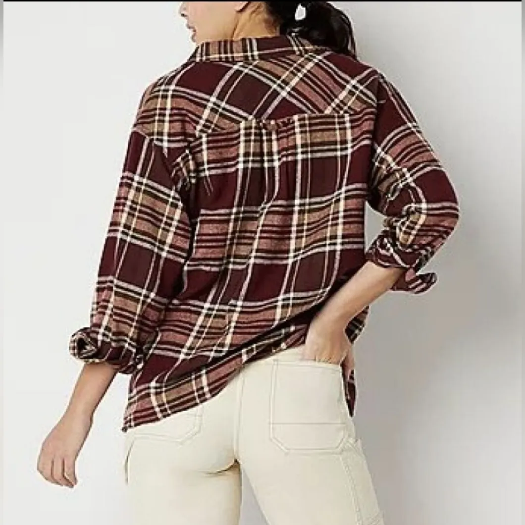 Arizona Juniors Womens Long Sleeve Adaptive Oversized Button-Down Shirt - Image 3