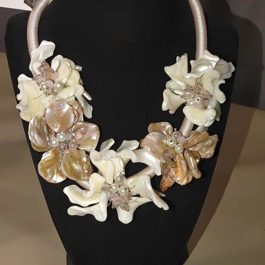 Gardenia Necklace Handcraft Freshwater Mother Of Pearl Natural Stone Floral White Size 18 - Image 2