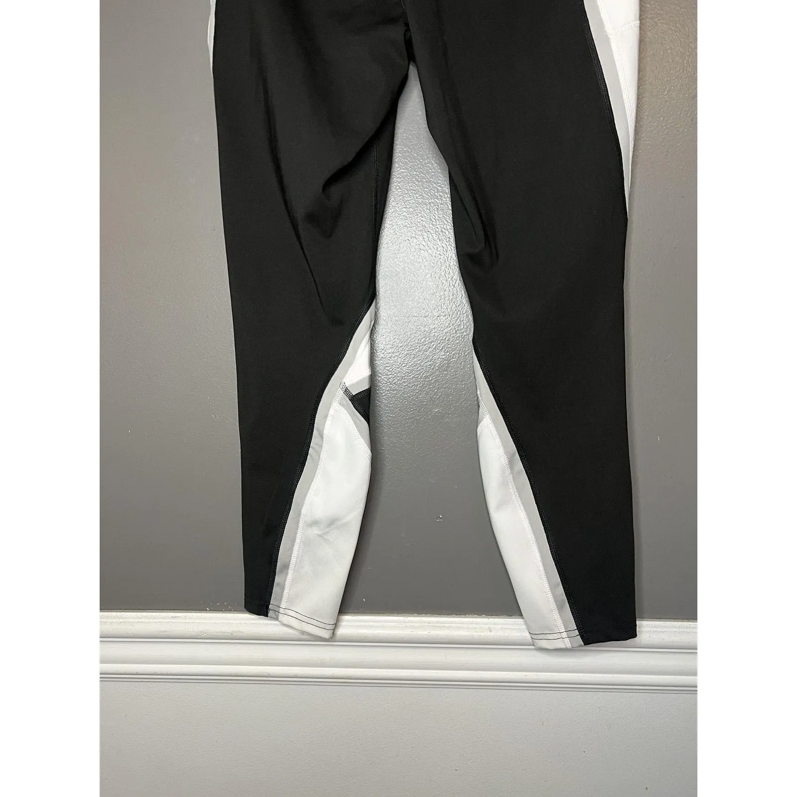 Avia Leggings Womens Medium Black White Colorblock Ankle Athletic Yoga Pants - Image 6