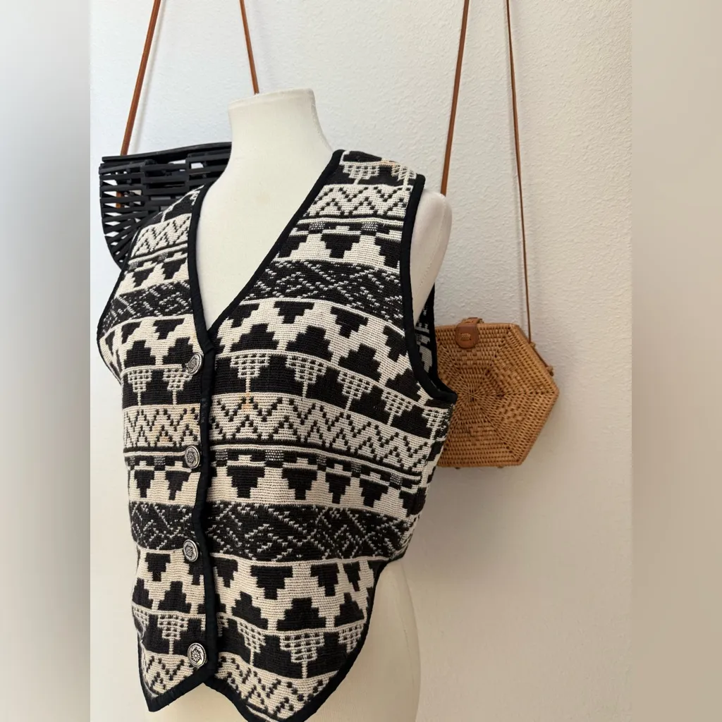 Vintage New Identity Tapestry House Knit Sweater Vest, Size Medium Black - Image 2