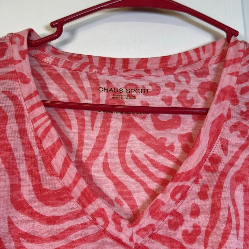 Chaus Sports Pink Zebra Leopard Cheetah Print V-Neck Shirt Size Large EUC #2901 - Image 3
