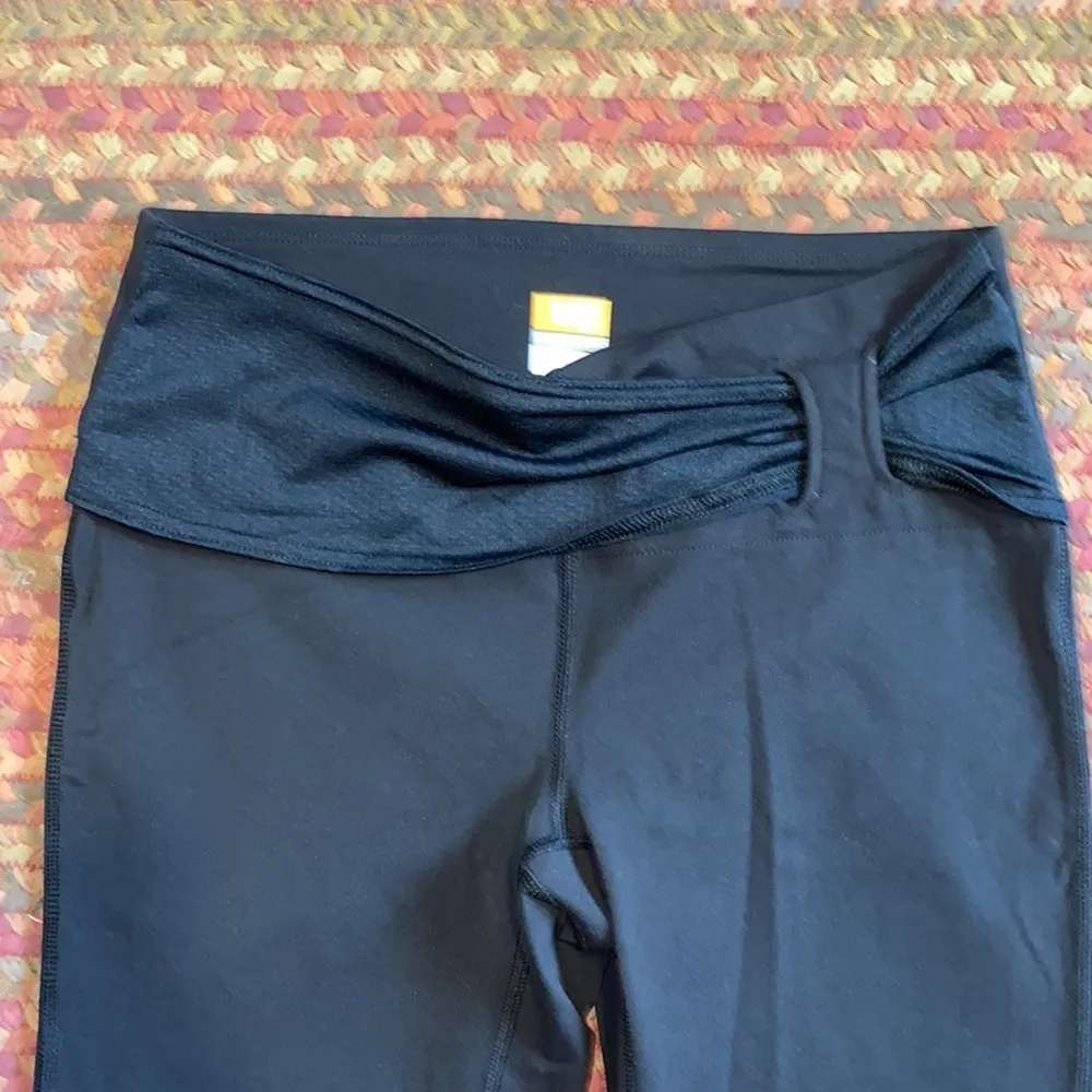 LUCY POWER MAX BOW WAIST BLACK BASIC ATHLETIC CROP LEGGINGS - Image 2