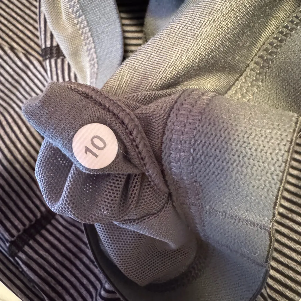 Lululemon Barre none tank size grey stripes workout top women’s size 10‎ - Image 6