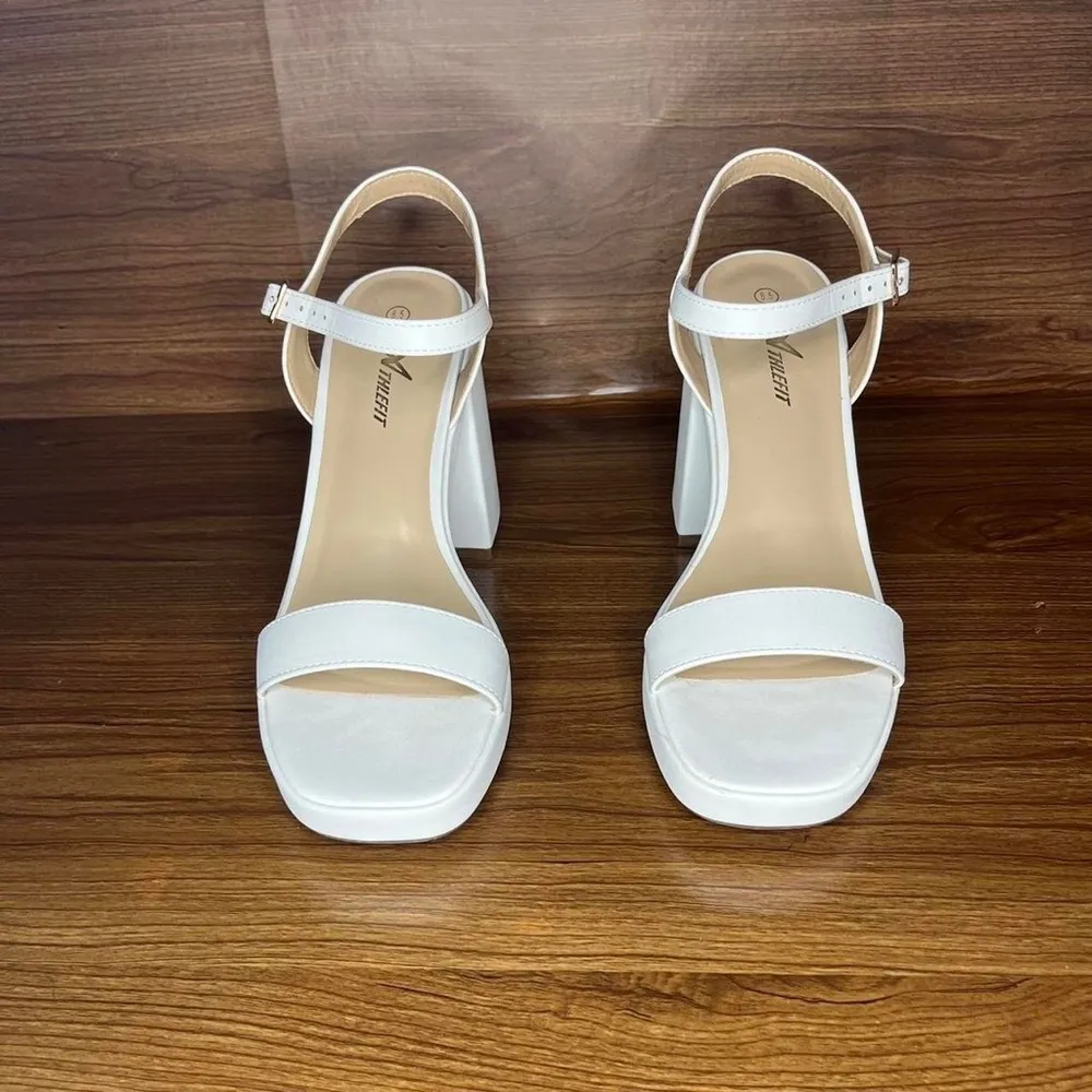 Classic White chunky heeled sandals Women’s 8.5 - Image 3