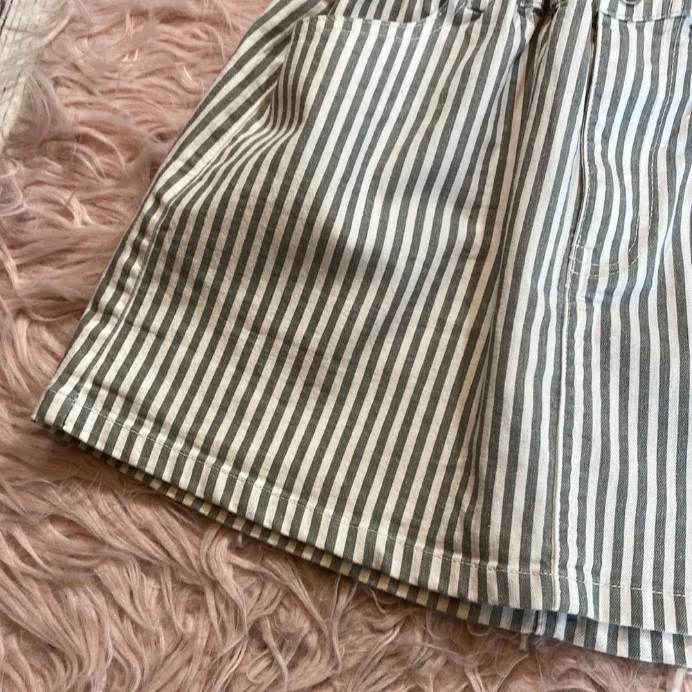 American Threads  White Grey Stripe Mini Skirt sz S - Image 4