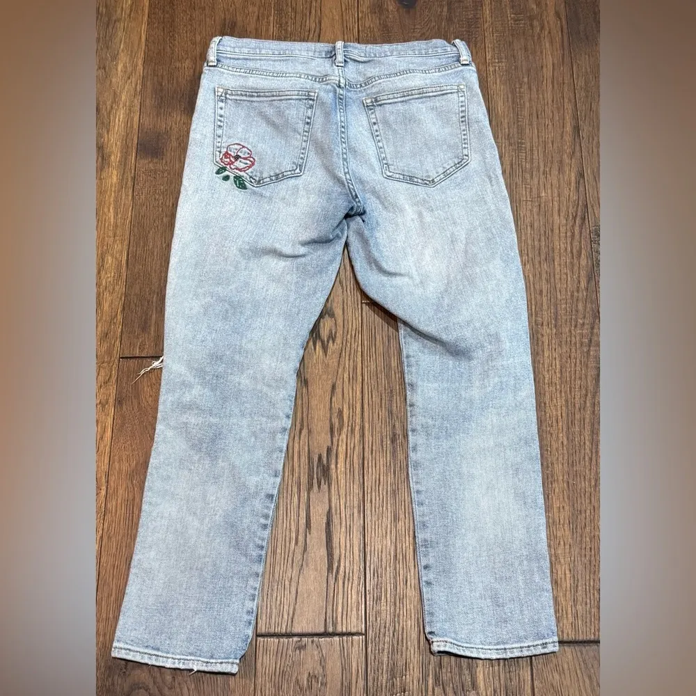Women’s Gap Best Girlfriend jeans - distressed embroidered flowers bird - sz 28R - Image 8