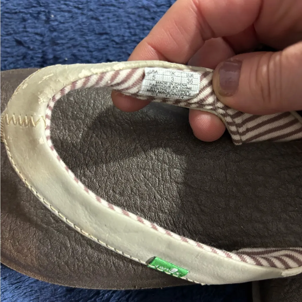Sanuk Size 5  Tan and Cream Flip Flops - Image 4