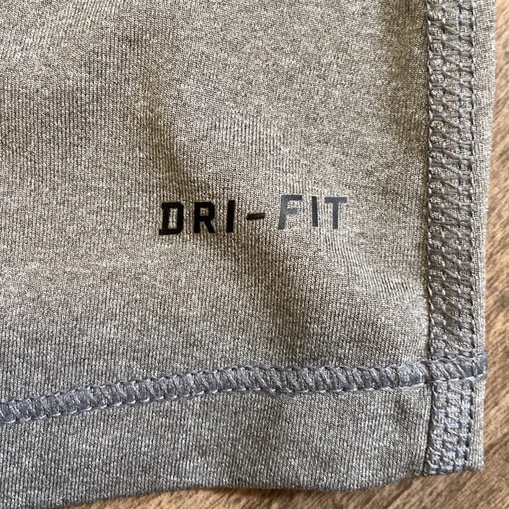 Nike Pro Women’s Grey Core Fitted Tank Racerback Size XS Style 589369-091 - Image 7