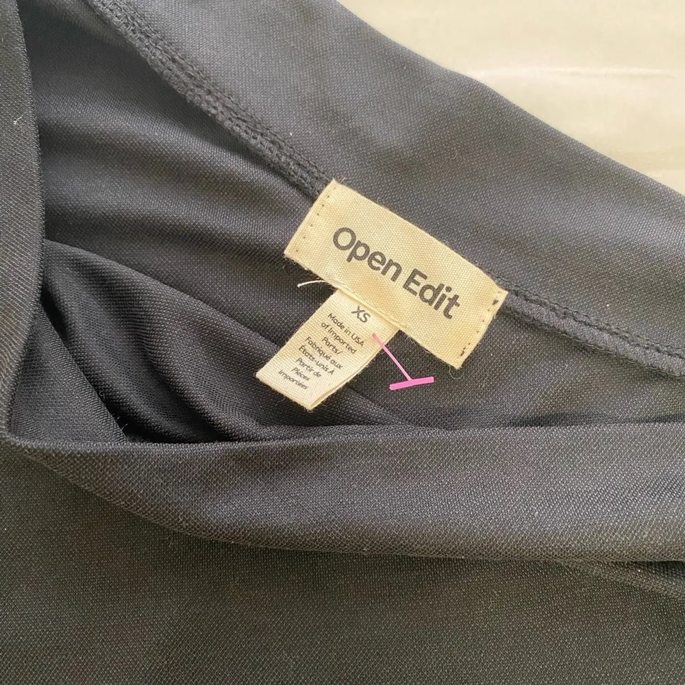 NWT OPEN EDIT BLACK ONE-SHOULDER LONGSLEEVE CROP TOP - Image 5