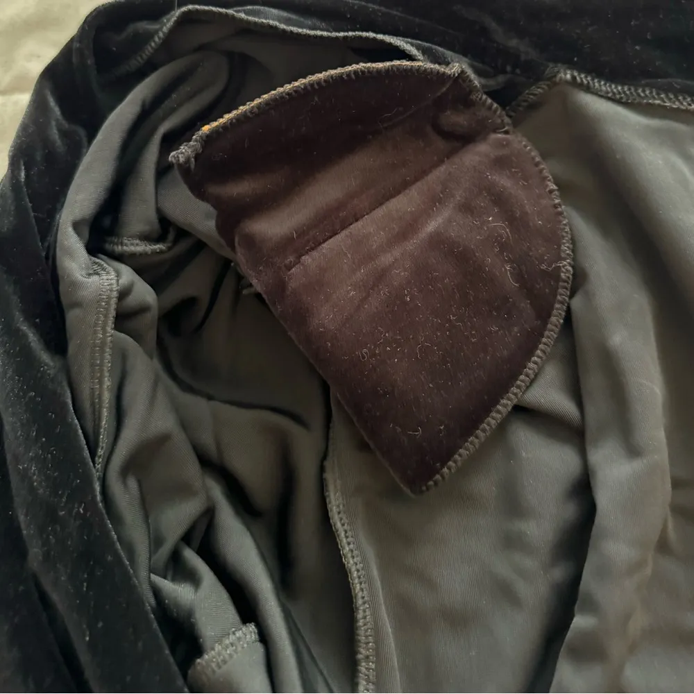 Vintage Discreet velvet black velour button down front ties blouse, one size - Image 4