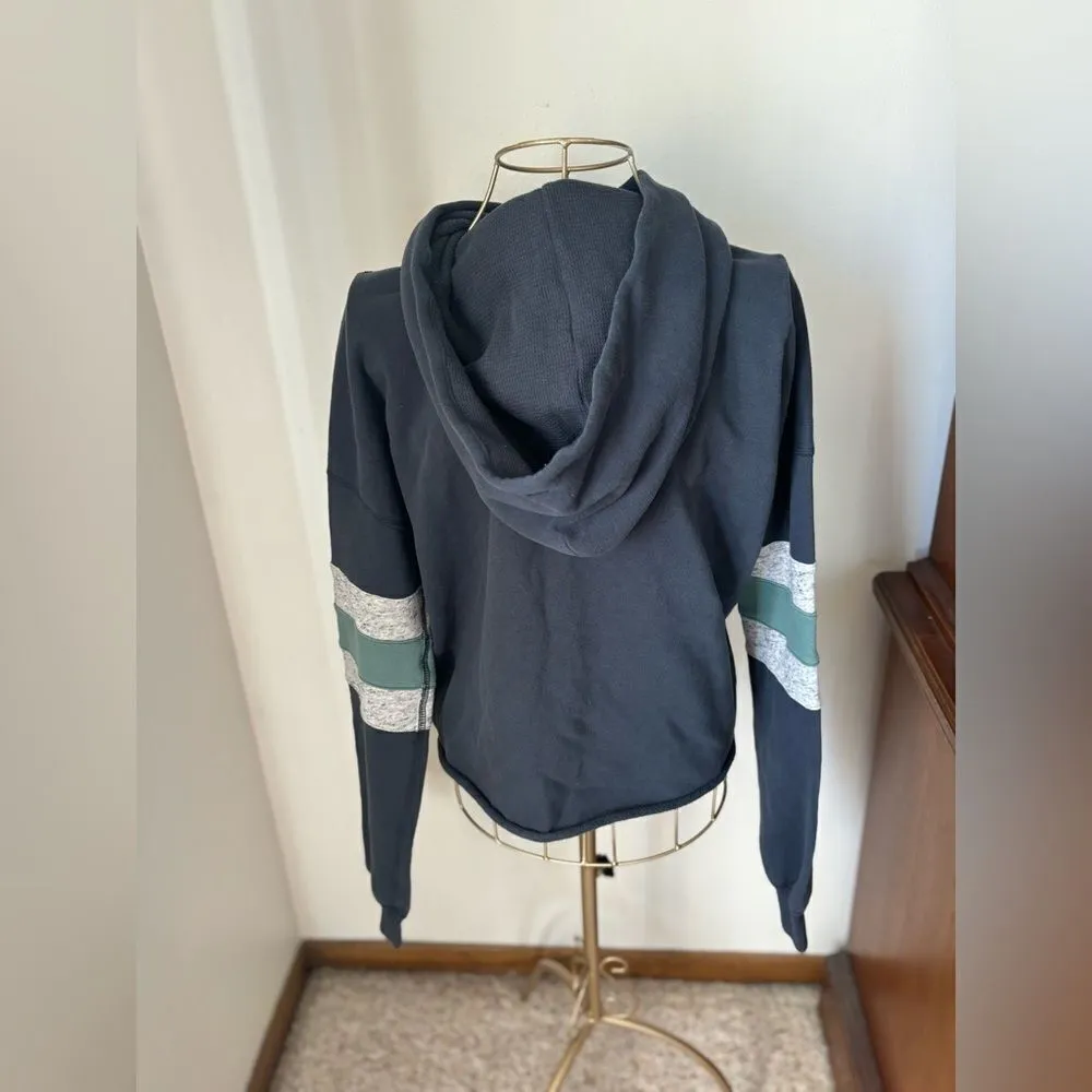 Abercrombie navy hoodie with arm stripe size S - Image 9