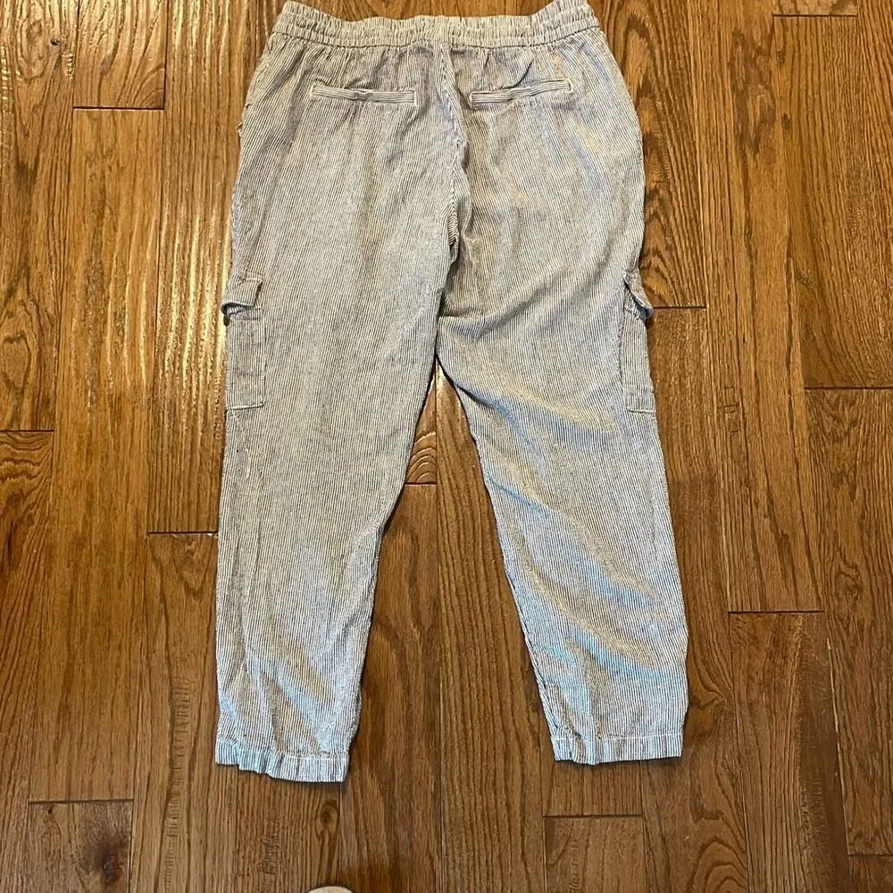 Old Navy linen blend pinstripe cargo pant size small - Image 10