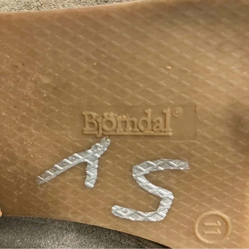 Bjorndal taupe suede ankle‎ boots women’s size 11 business casual neutral - Image 7