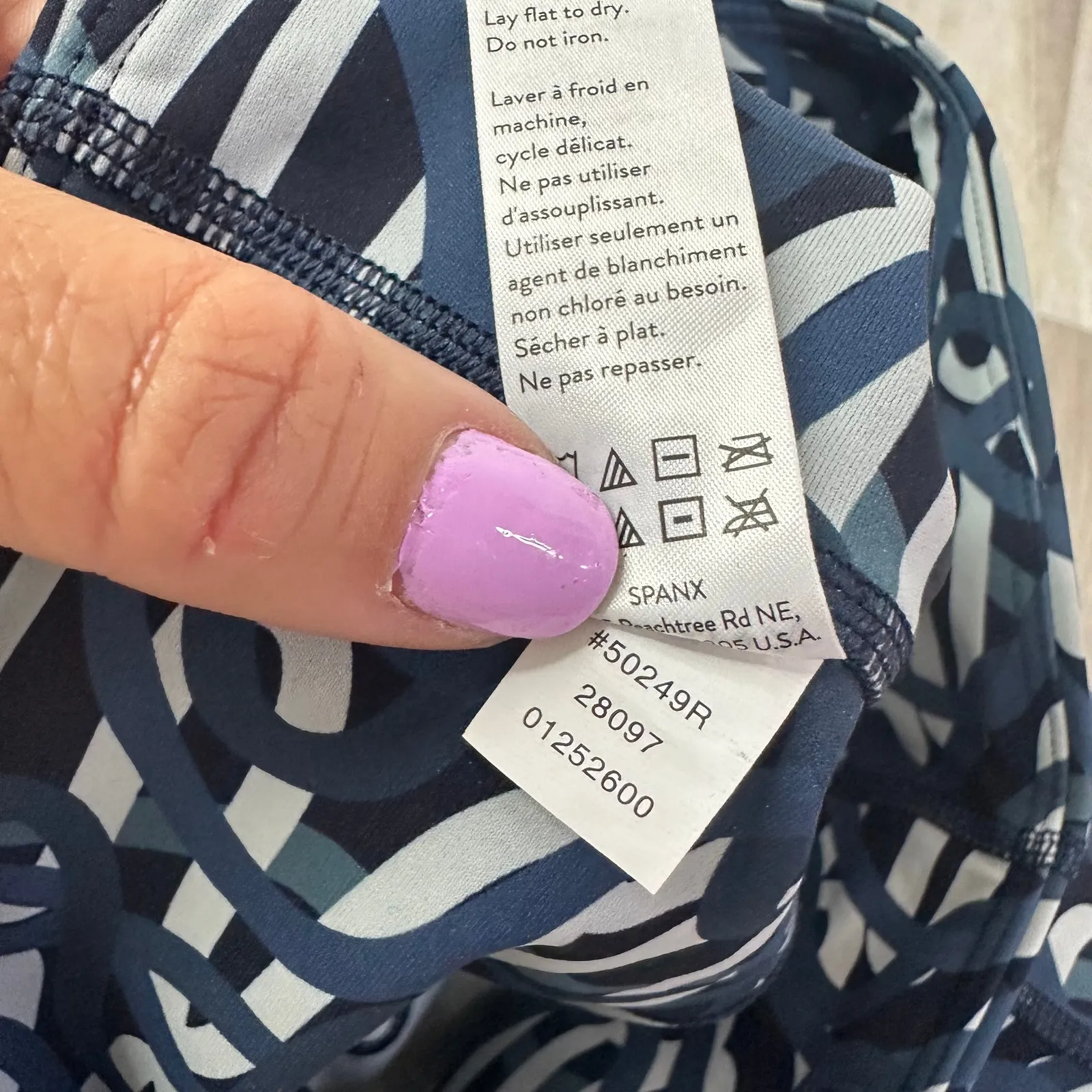 Spanx Illuminate Her 7/8 Leggings in Making Waves Navy Size Small - Image 8