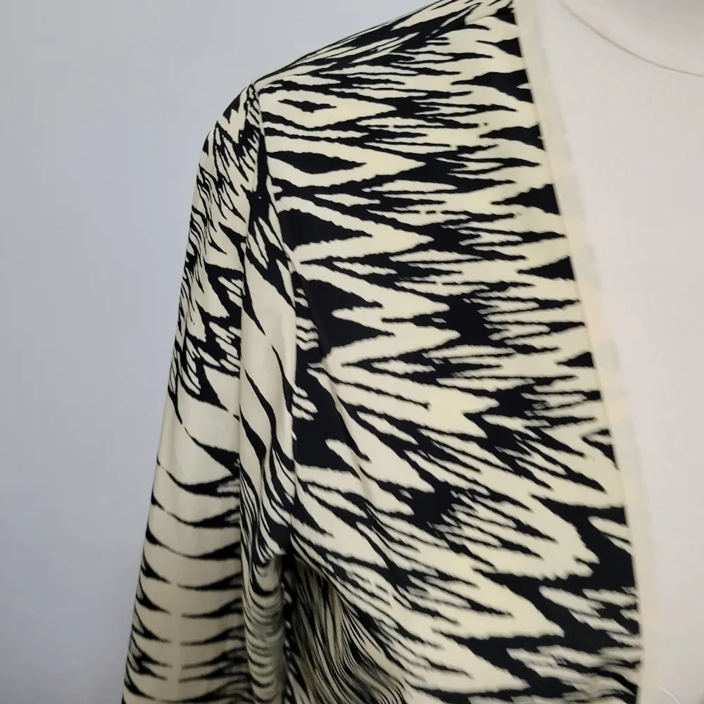 Tea n Rose woven printed kimono size small - Image 2