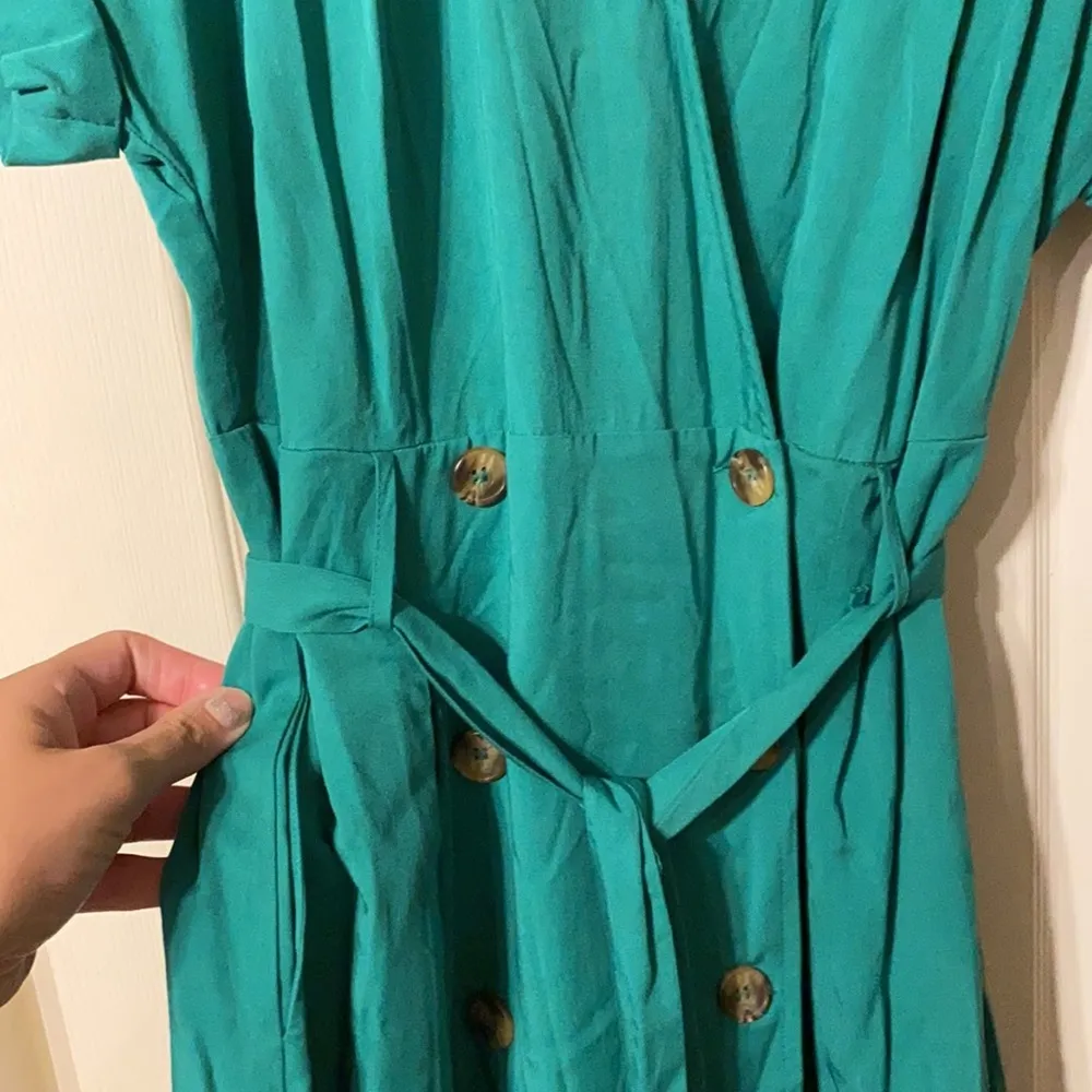 NWT Hummingbird short button front green tie dress, L - Image 7