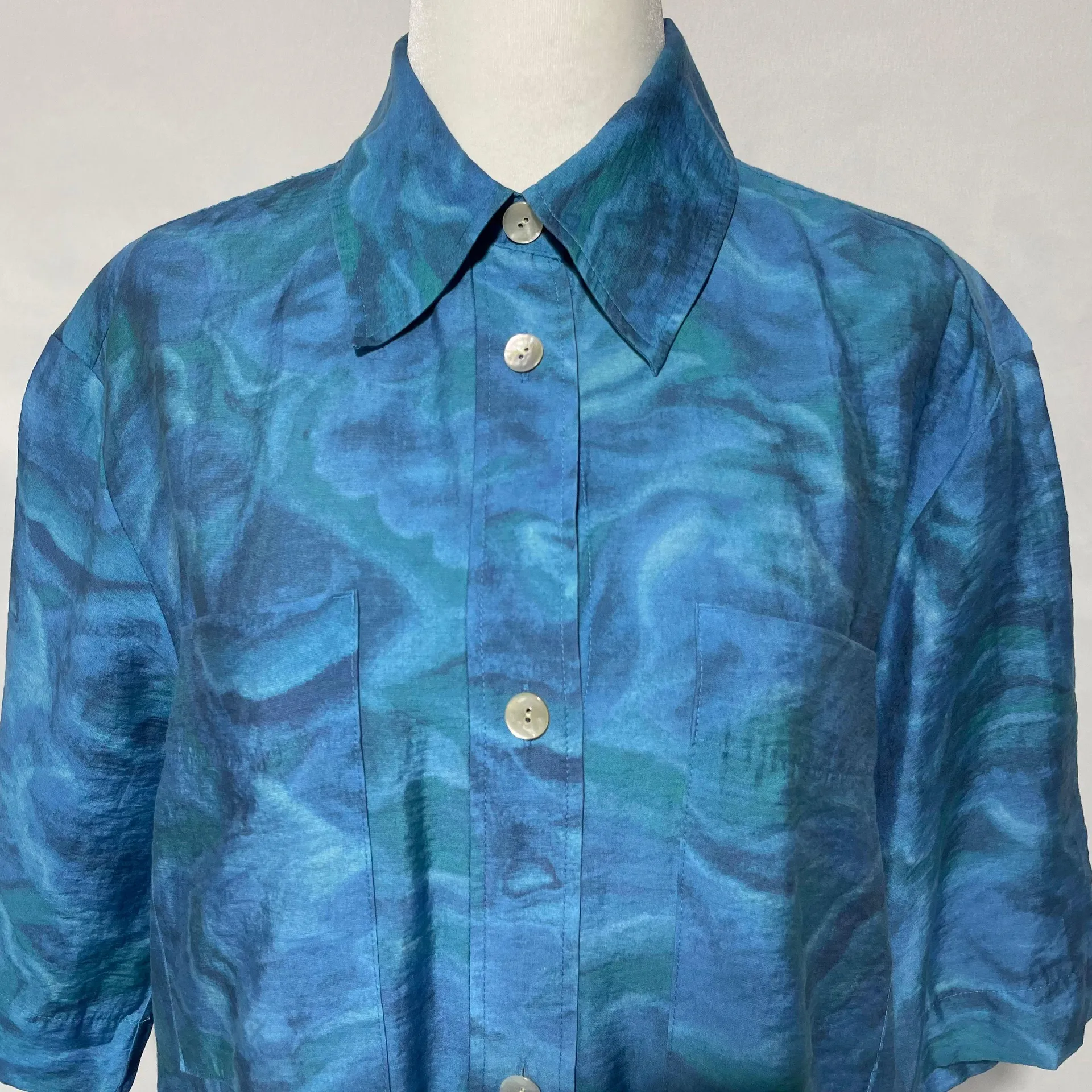 Blue Wavy Printed Short Sleeve Boxy Button Up Shirt Size XS - Image 8