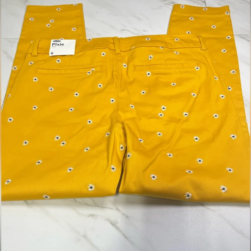 NWT Old Navy Pixie Yellow Daisy Floral Embroidered ankle pant size 6 - Image 3