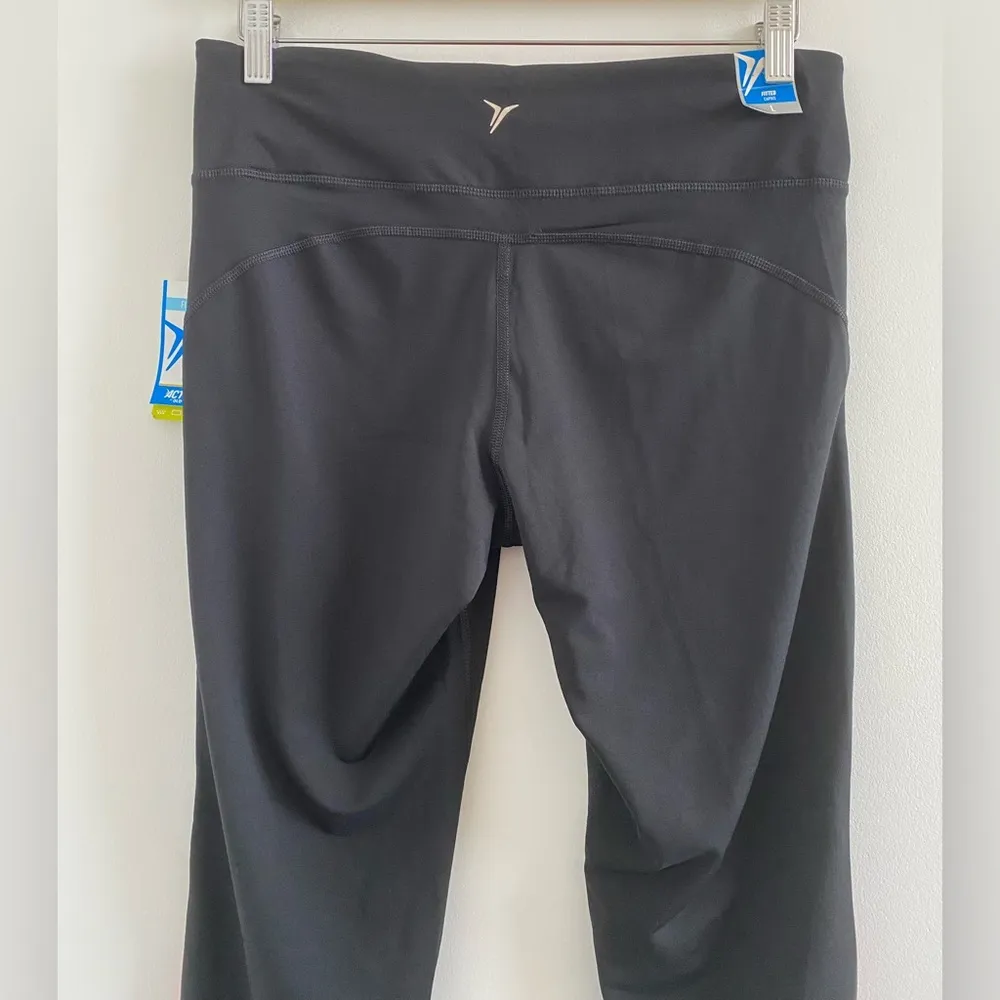 Old Navy Active Black & Neon Pink Fitted Capri Legging Size Large New With Tag - Image 7