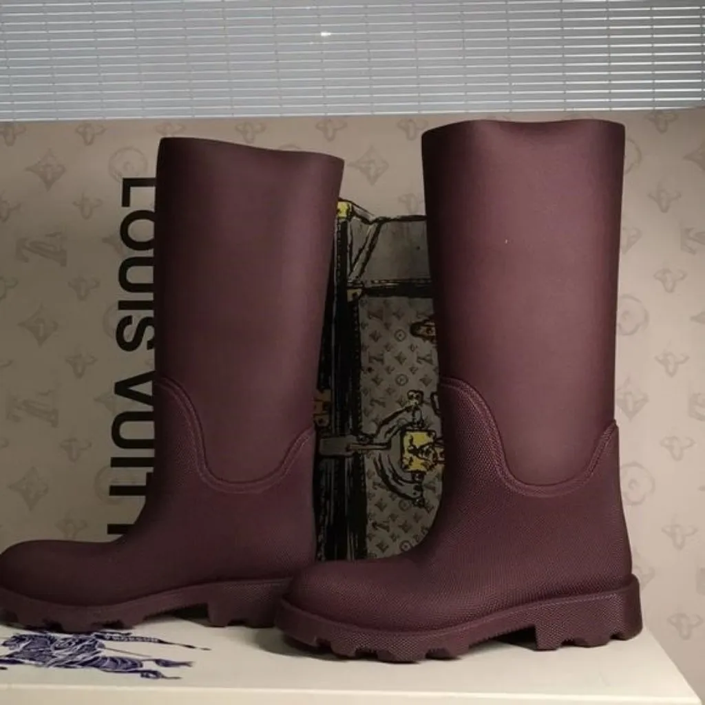 New Authentic BURBERRY Tall Rain Boots – Runway Featured - Image 7