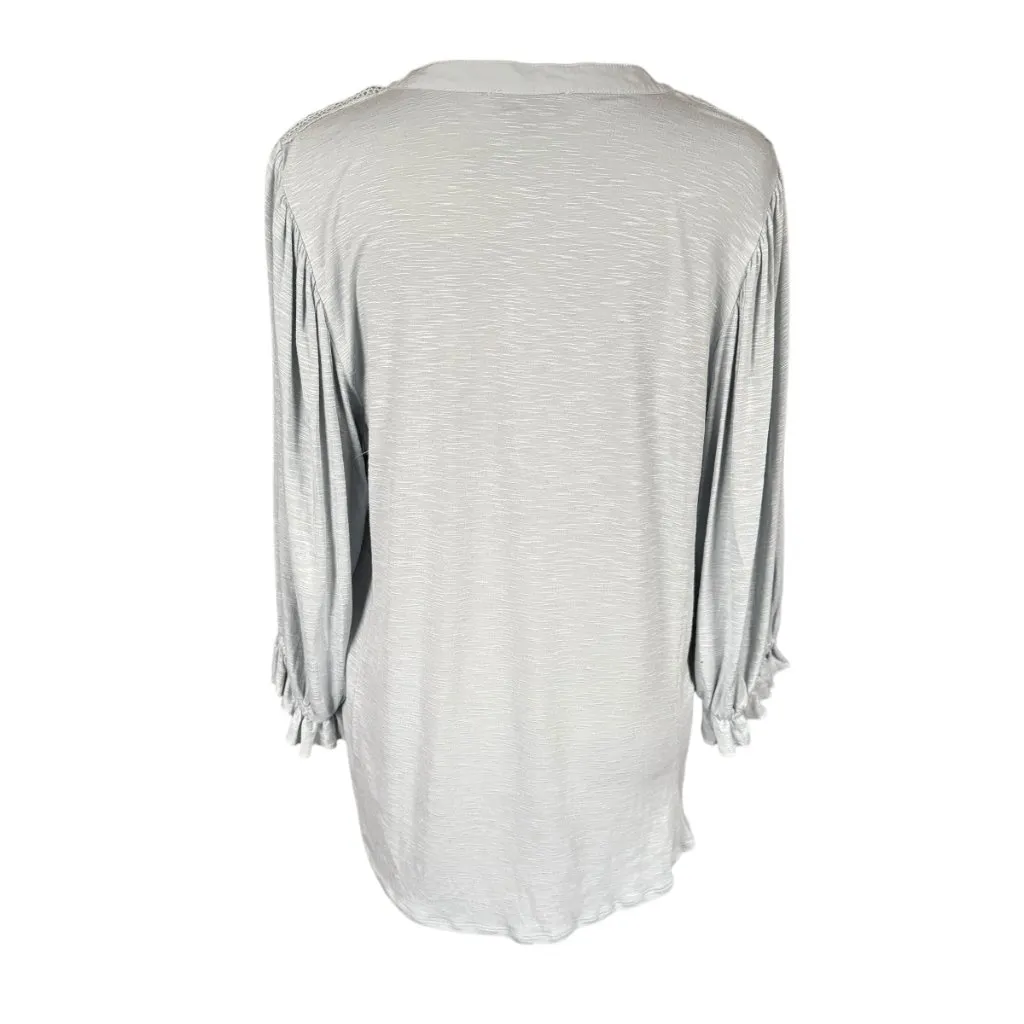 Democracy women's 3/4 sleeve button down v-neck embroidered top size medium - Image 4