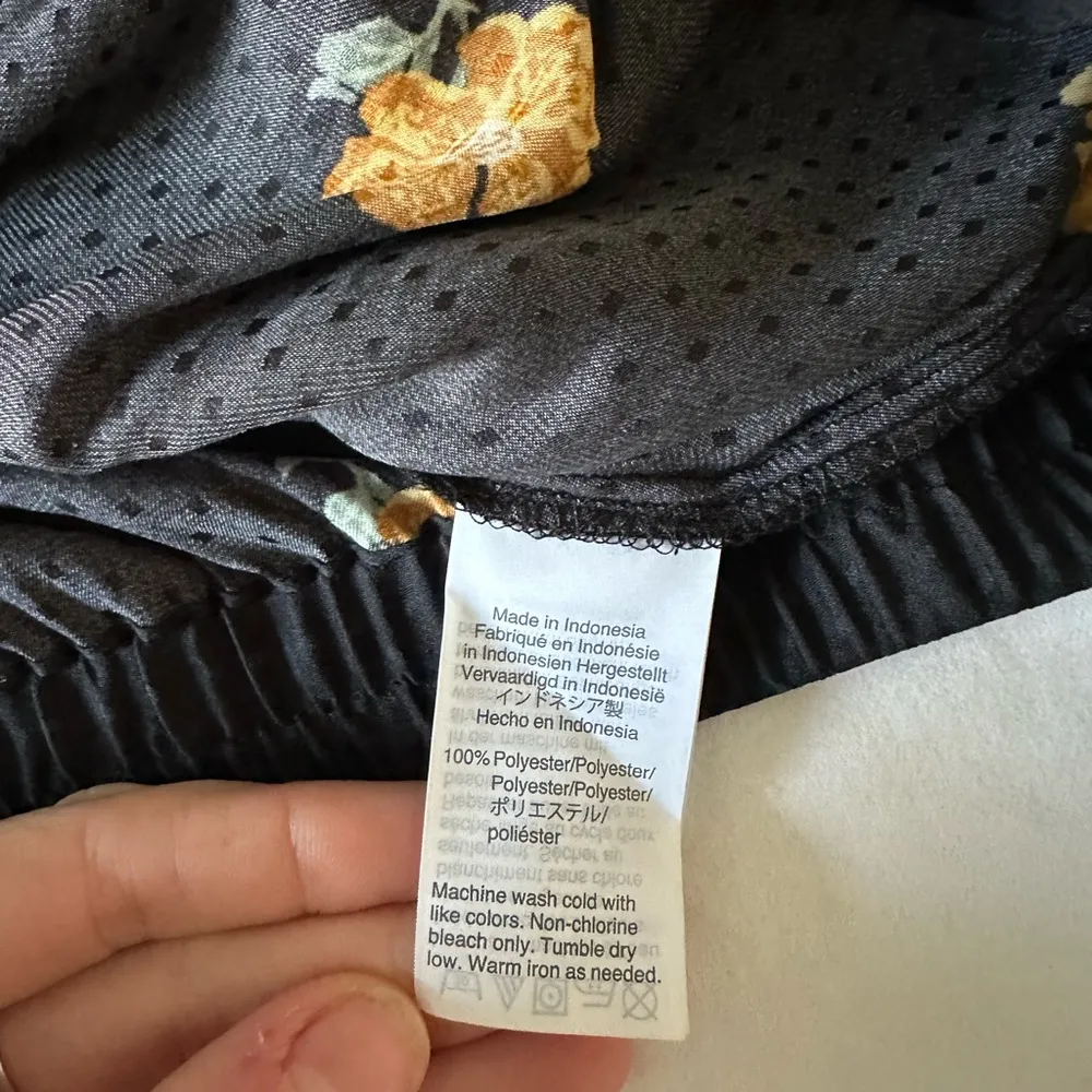 Bubble-Sleeve Wrap Top in Floating Florets Size M - Image 9