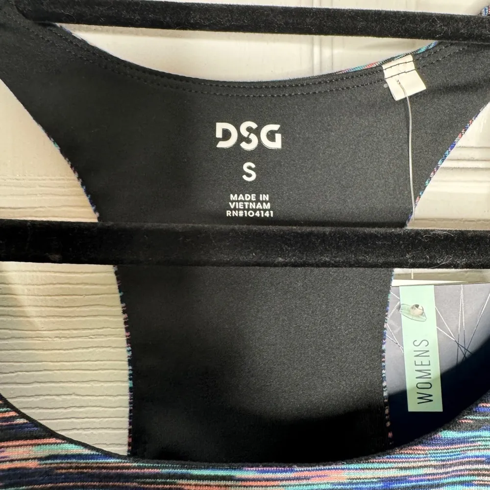 DSG NWT Women's Momentum Cropped Tank‎ Top Black Rainbow/Spacedye Size S - Image 4