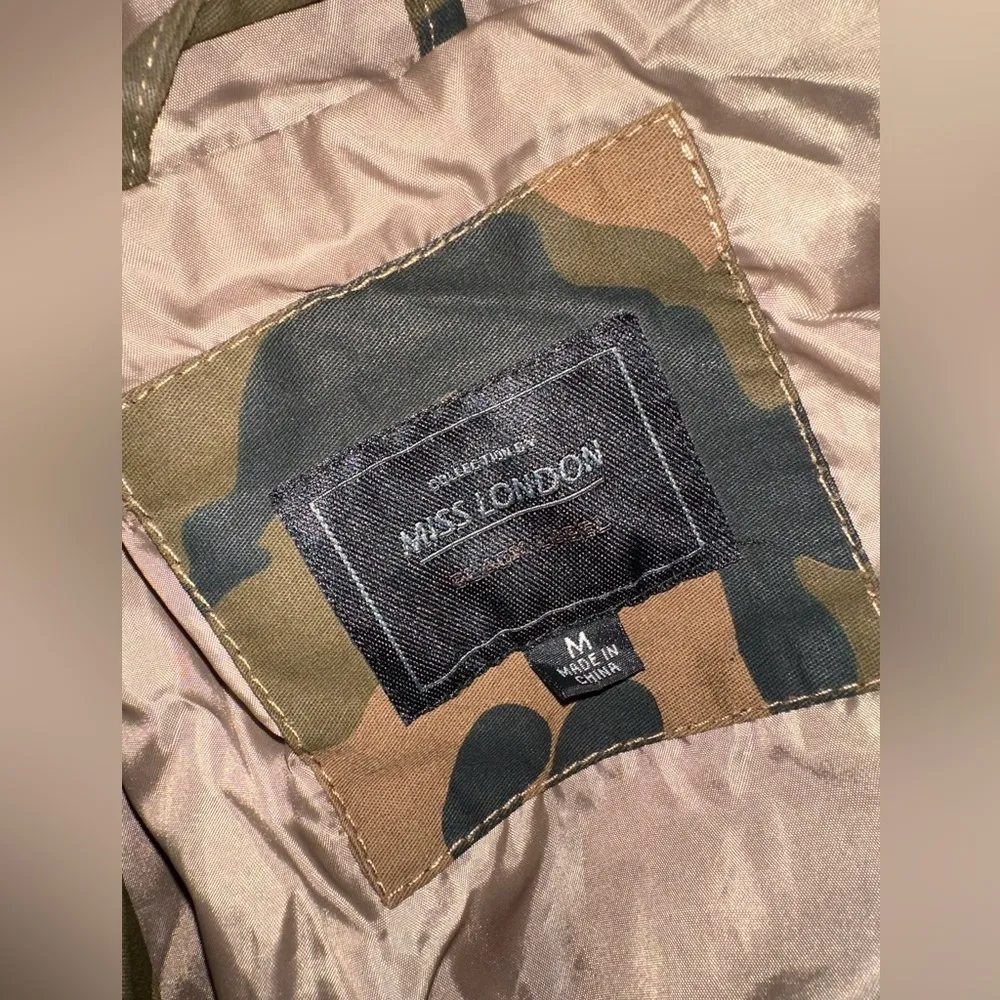 Miss London Black Label Cotton Blend Camouflage Hooded Waist Cinched Jacket - Image 3