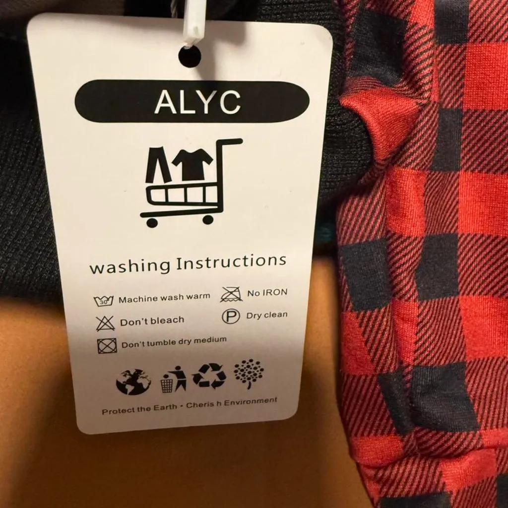 ALYC pet Carrier hoodie red and black plaid color size large - Image 3