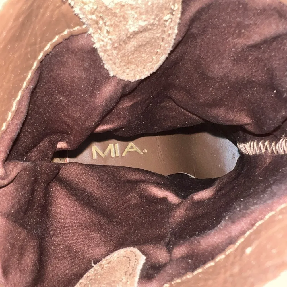 MIA suede stack heel boots, Aztec jacquard shafts, EUC size 9 bc - Image 8