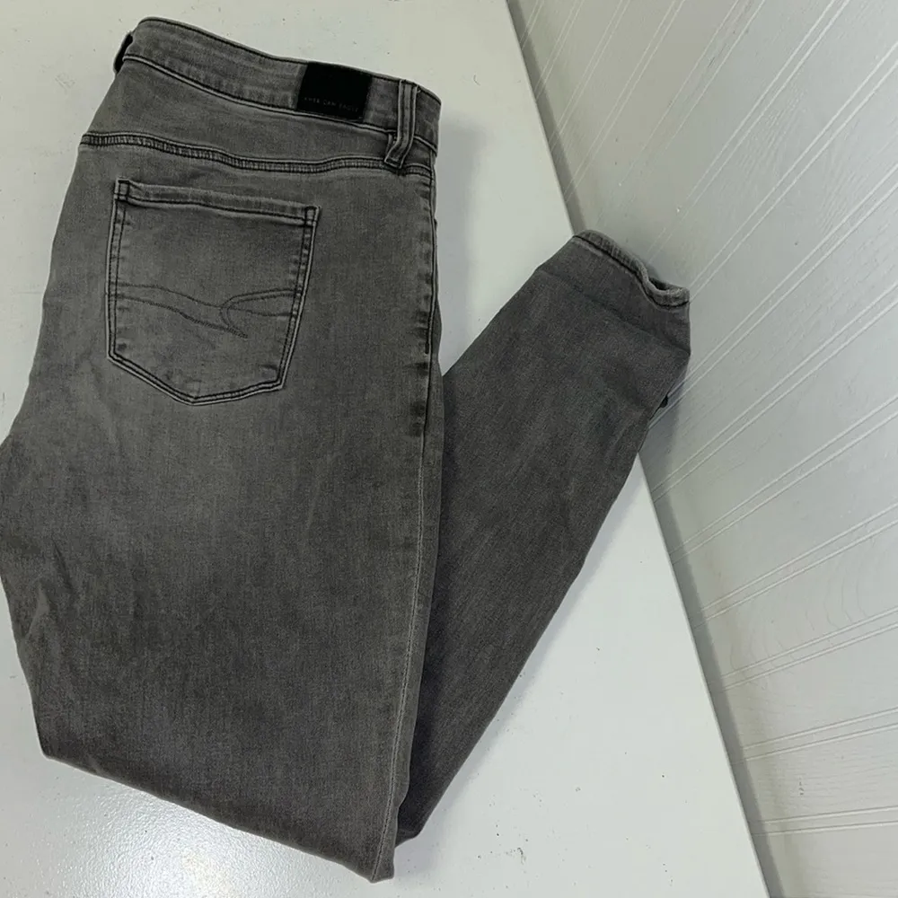 American Eagle hi-rise Jegging Grey distressed jeans. - Image 2
