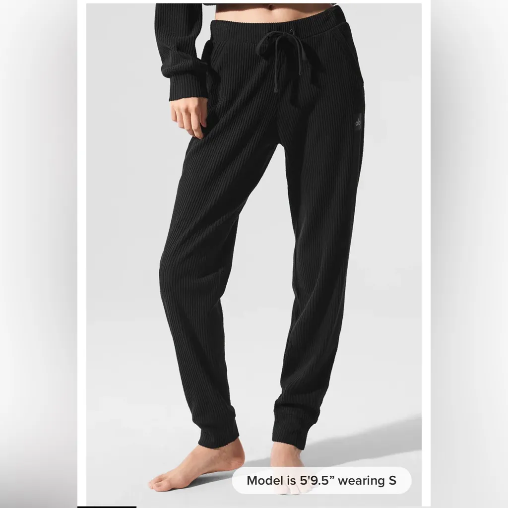 ALO Women’s Muse Ribbed Pants Black - Image 3