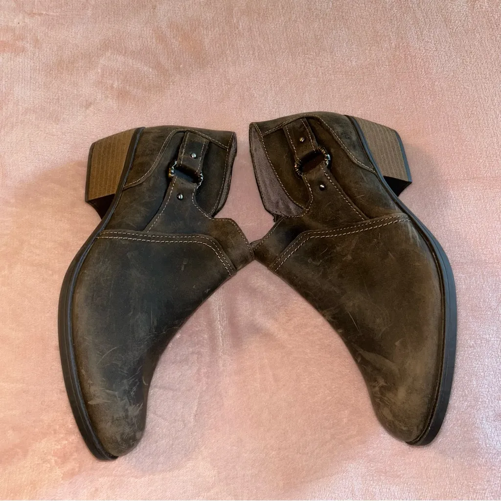 Clarks Charlten Grace brown leather booties short block heel size 8.5 - Image 4