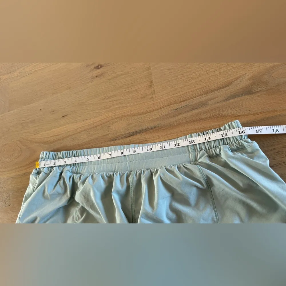 Lululemon Hotty Hot Short II *2.5" Breezy size 14 - Image 9