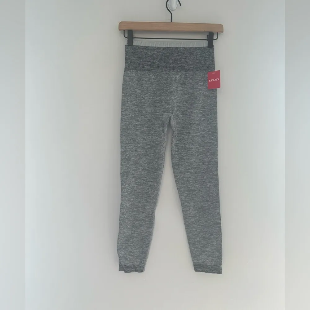 NWT Spanx Small Seamless Sculpt Leggings Spacedye Cloudy Grey - Image 4