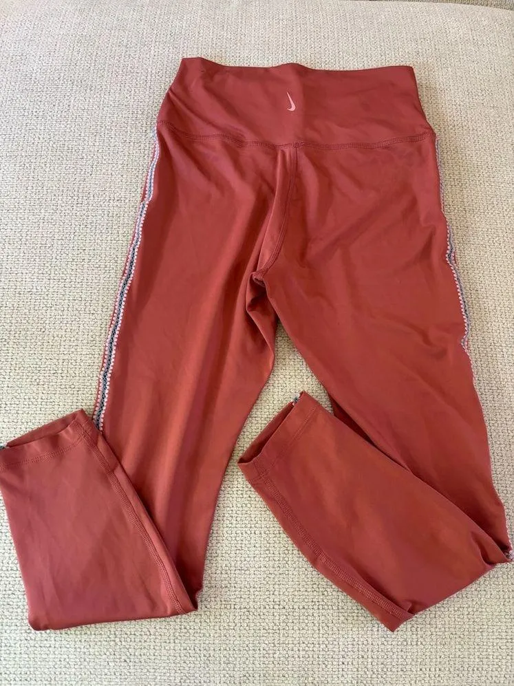 NIKE DRI FIT LEGGINGS MEDIUM - Image 4