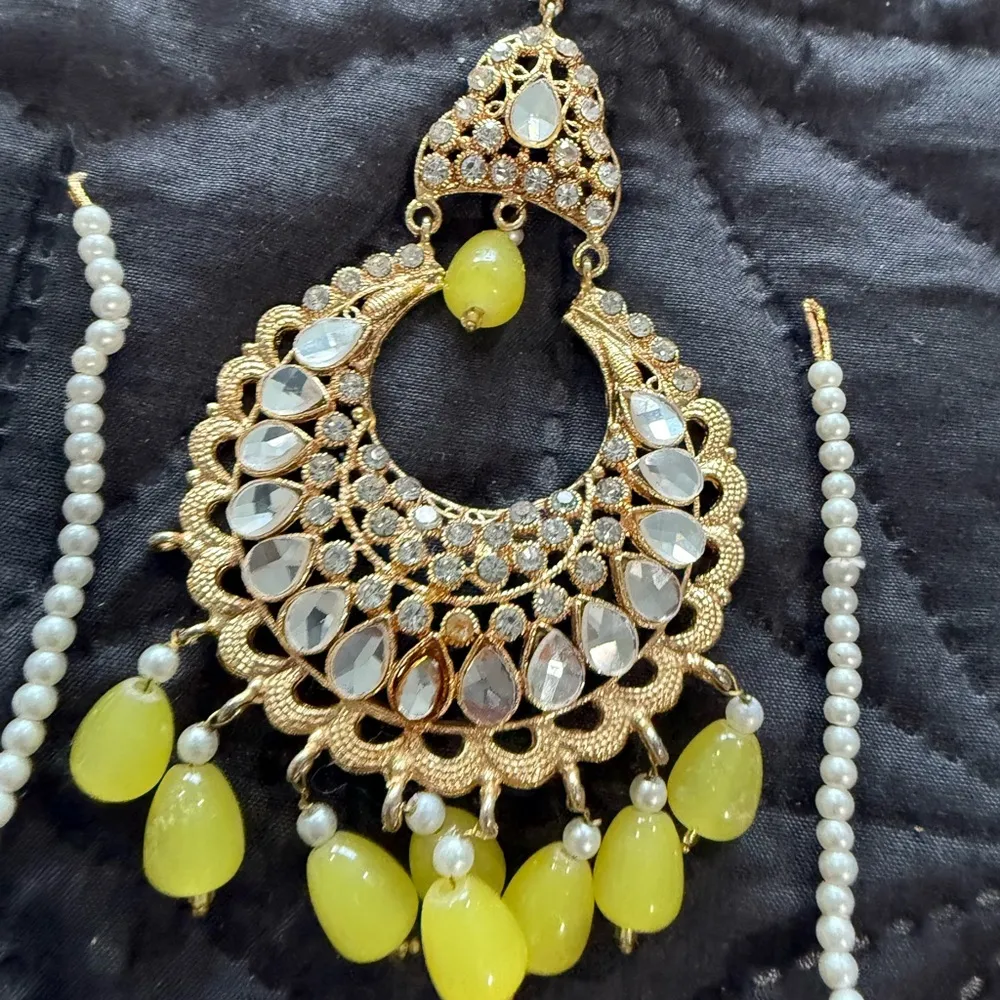 Indian Pakistani Gold and Yellow Chandelier Earrings jewelry set - Image 3
