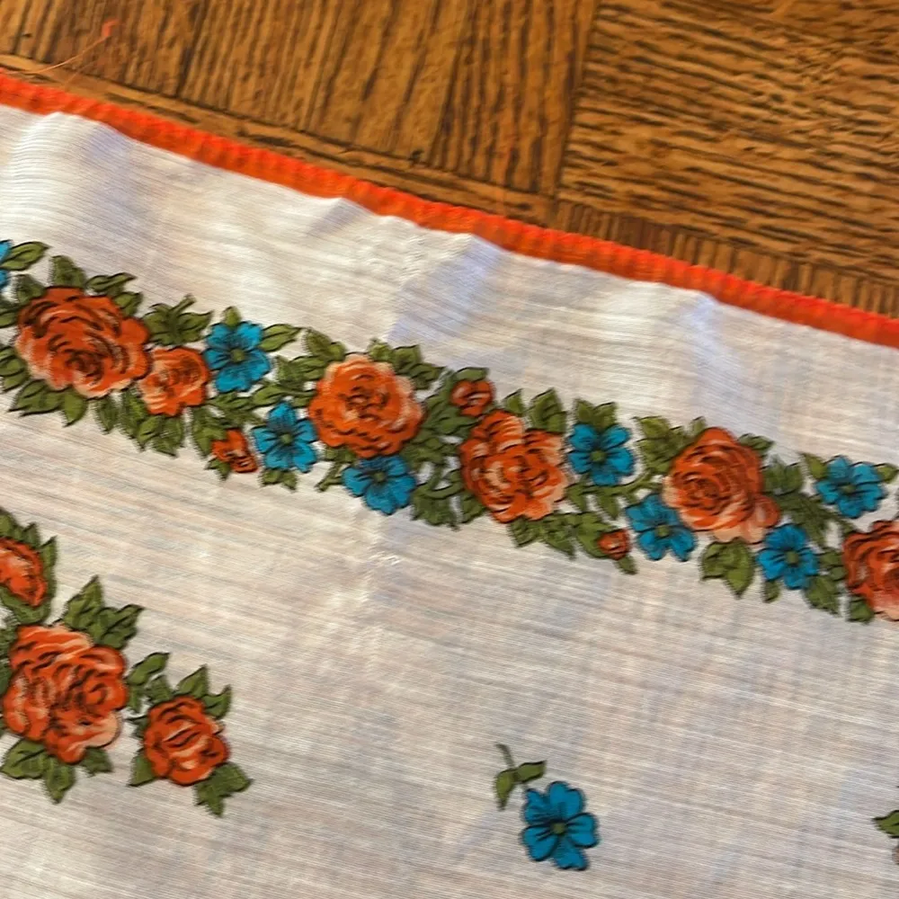 Vintage Floral, scarf 70s or 80s not really sure of the exact era White - Image 2