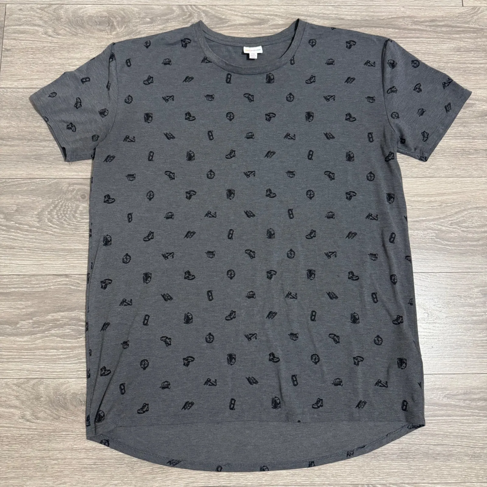 LuLaRoe Gray Graphic Print T Shirt Womens 2XL All Over Print Casual Top - Image 8