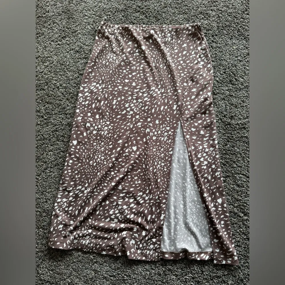 Windsor long skirt brown with white slit in side stretchy size medium - Image 2