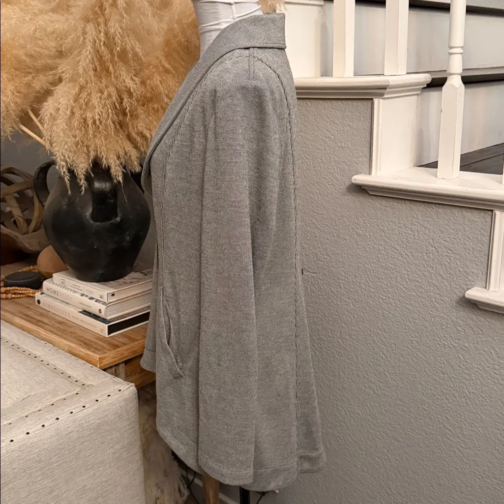 CAbi Drop Off Zip Back Grey Blazer Jacket Gray White Striped Size Medium - Image 4