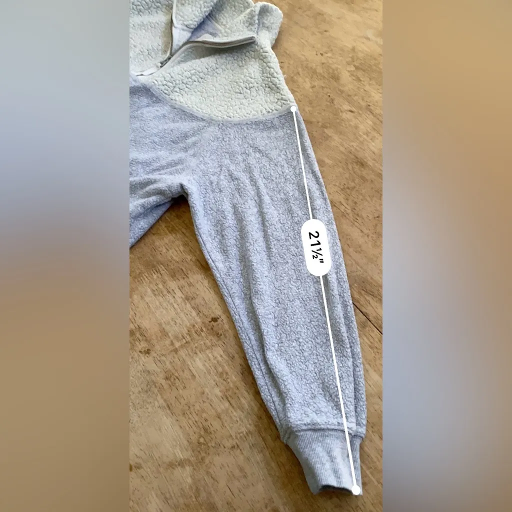 Aerie Women’s Sz XXS Gray/Cream Hometown Holiday Sherpa 1/4 Zip Pullover - Image 14