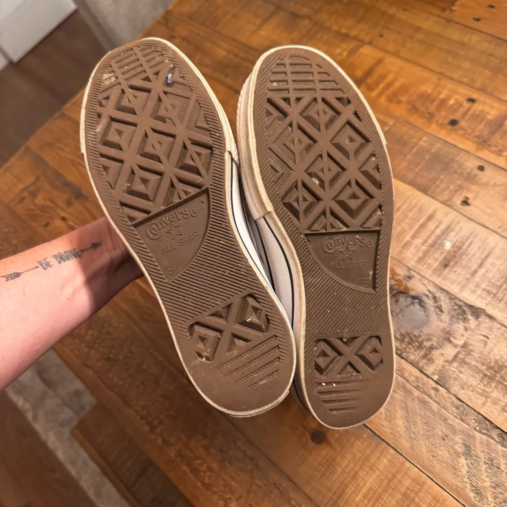 CONVERSE High-Top Sneakers with Gold Eyelets - Image 3