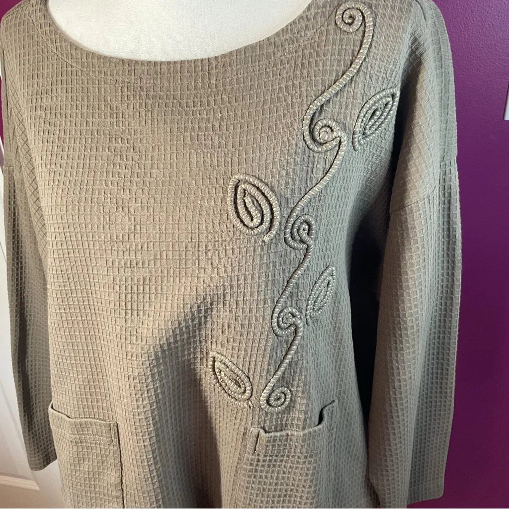 Marketplace Handwork of India Sz 1W Taupe Waffle Knit Top W/ Leaf Embroidery Tan - Image 5