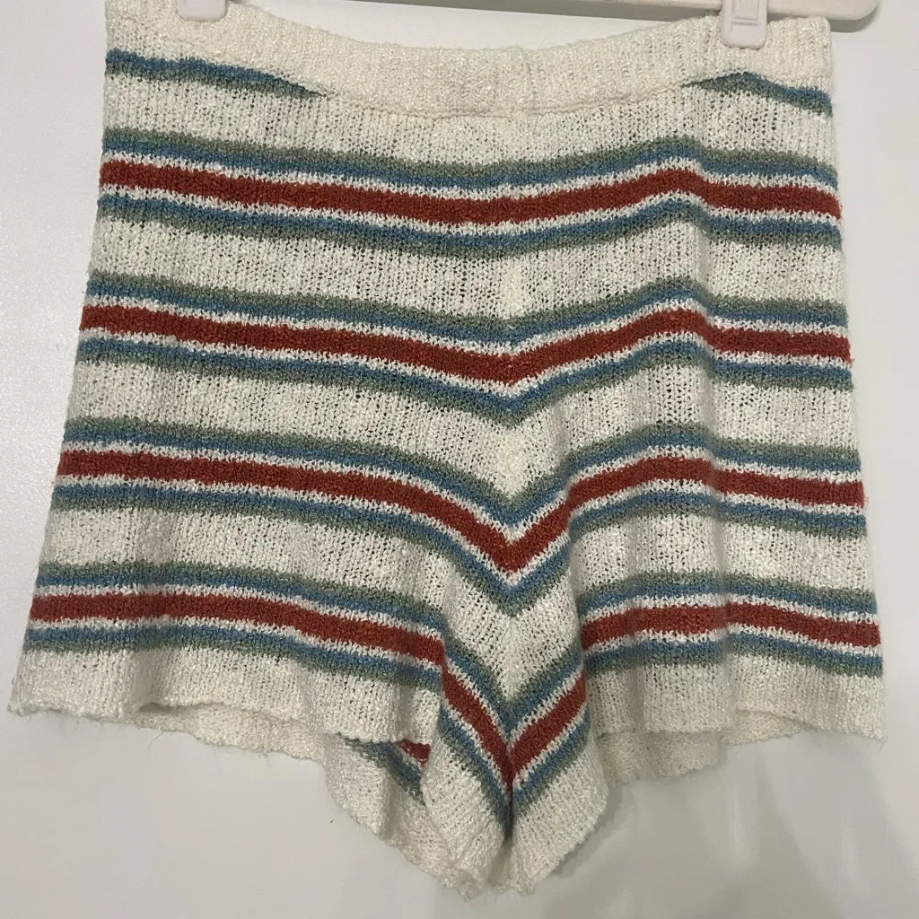 O’NEILL Striped Knit Boho Shorts
Small - Image 3