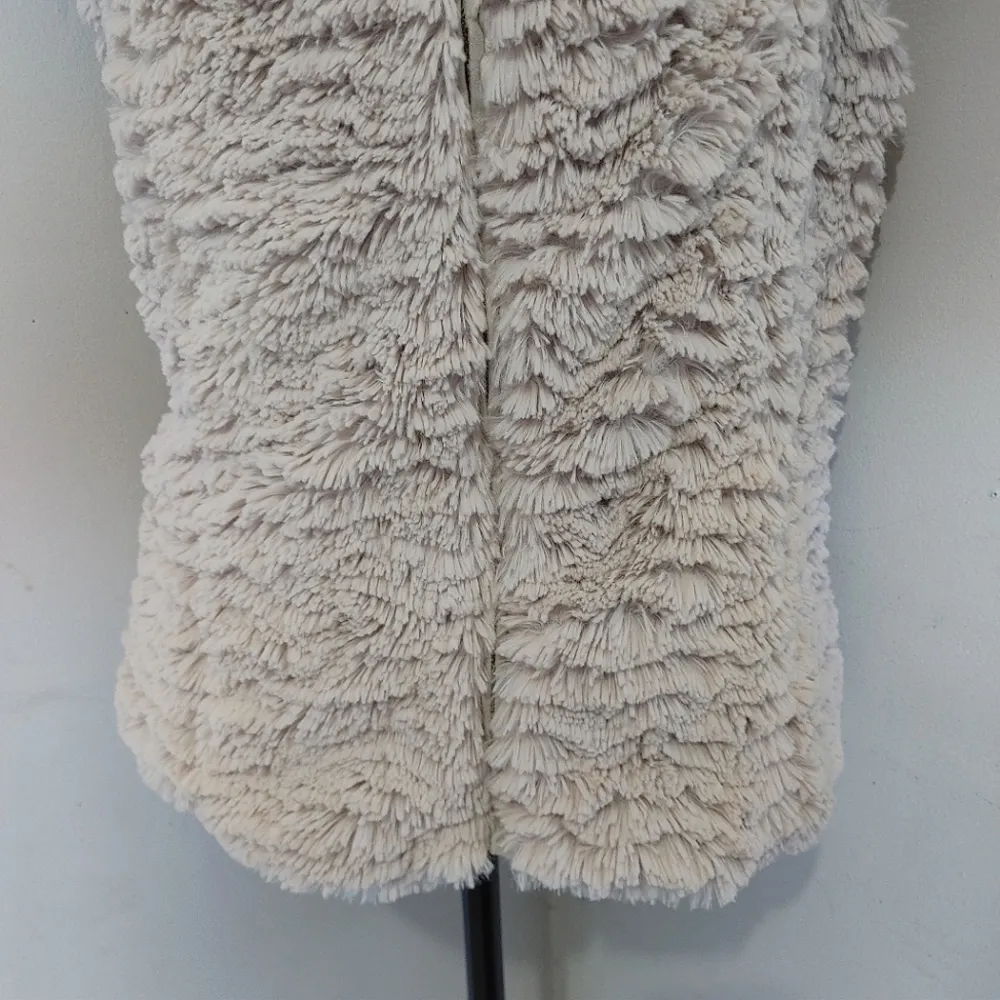 Fever Super Soft Faux Fur Zipper Vest Size L - Image 4