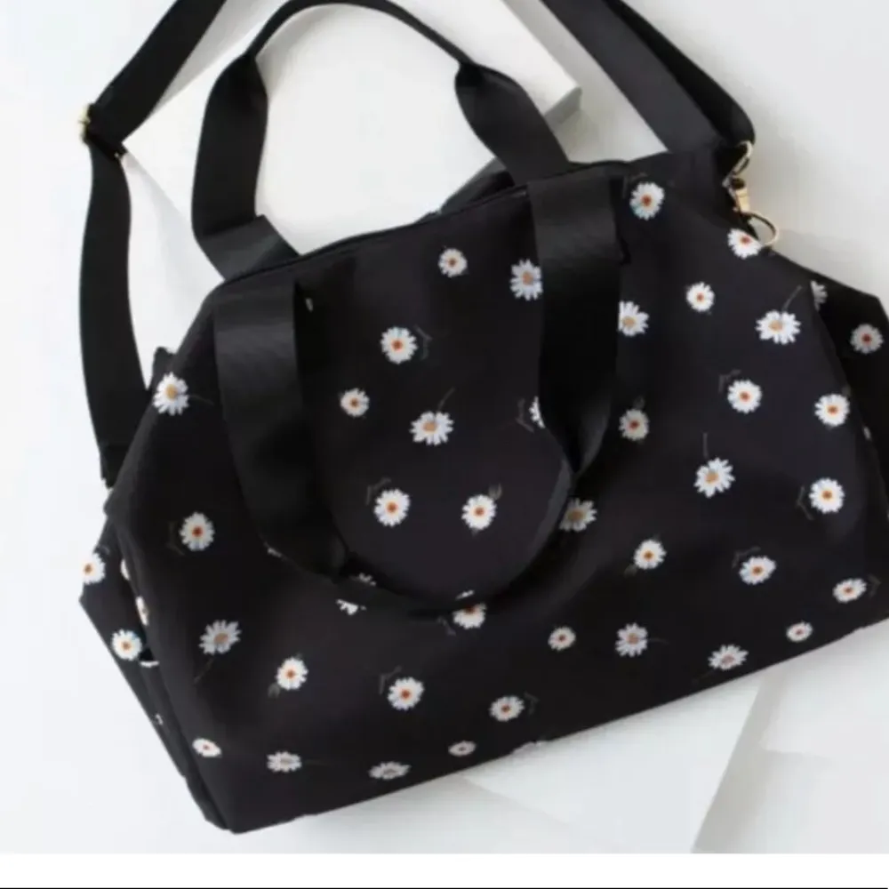 Alice + Olivia Stacey Bendet Daisy Duffel Bag Print NEW - Image 8