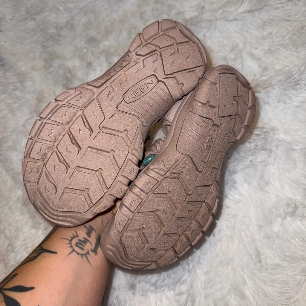 Keen Light Pink Hiking Sandals size 8.5 - Image 5