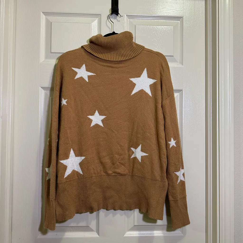 Women's Hem & Thread turtleneck sweater tan with white stars size medium - Image 4
